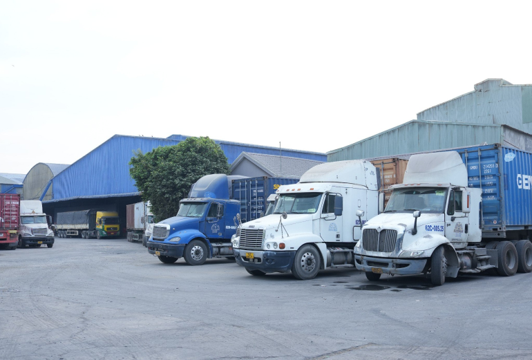 Multiple transport trucks 
